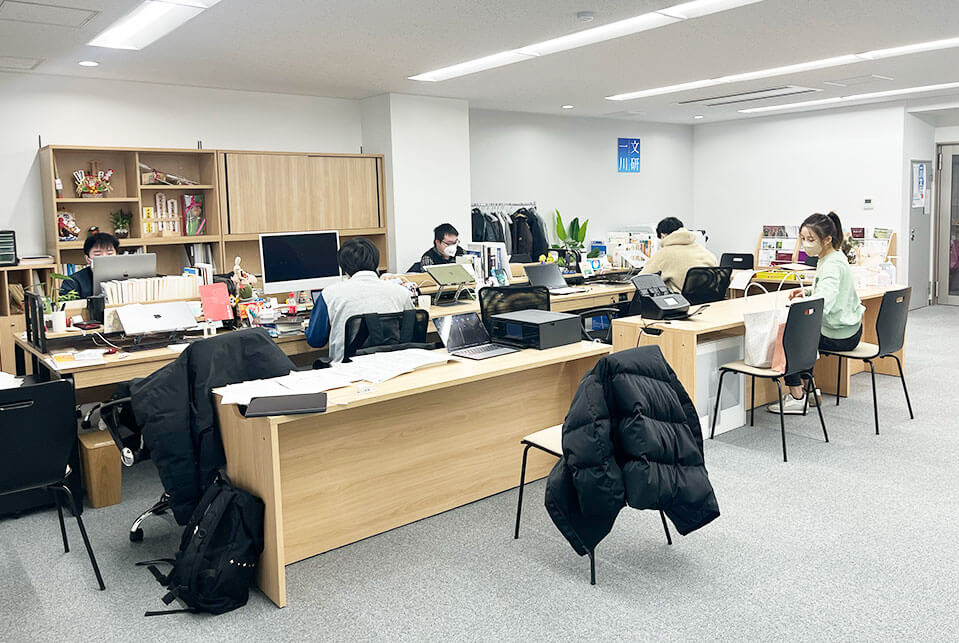 社内　様子
